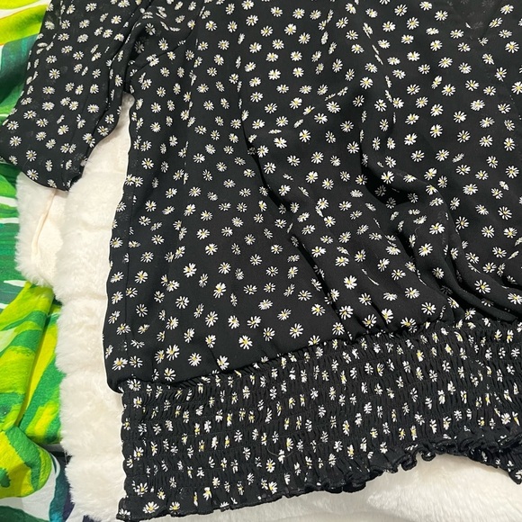 EUC $62 Sanctuary Large Surplice Daisy Print Sheer Sleeve Spring Lightweight Top - Picture 4 of 13